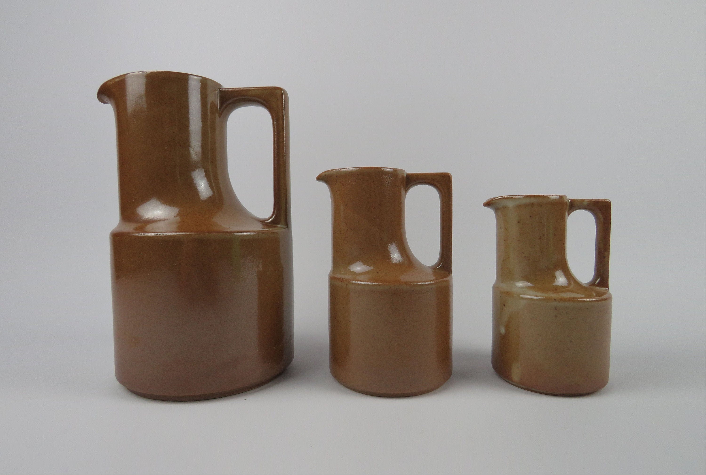 3 Pichets en Grès de Brenne, Poteries Modernistes Brun Années 60, Cruches à Vin Grès, Pichets Design