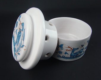 Mantequera decorada con Moustiers azules y blancos - Mantequera ecológica, mantequera con tapa perforada