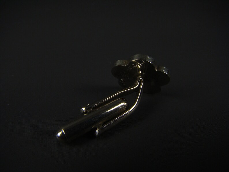 Champagne gift Christmas gift Chic Wedding accessories Veuve Clicquot cufflinks Silvery metal cufflinks Design Karim Rashid Globalight