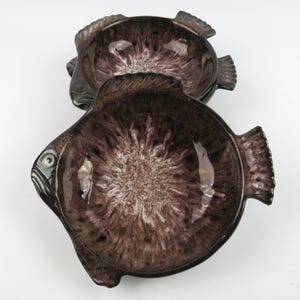 Fish shaped plates Vallauris Marius Giuge, 3 drip glazed fish deep plates white & purple, Studio pottery fish plate set, Coastal table decor