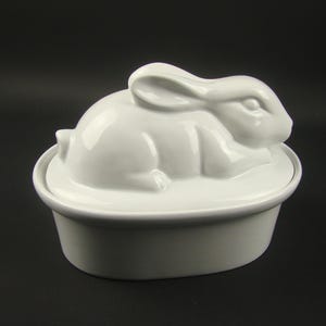 White glazed rabbit terrine, Rabbit-shaped tureen, Rabbit pâté dish, White rabbit kitchen decor, French kitchenware