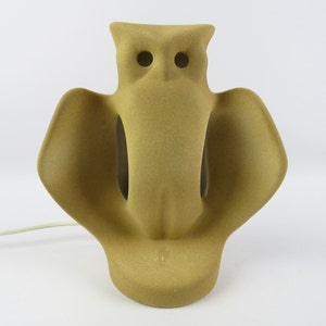 Vintage ceramic owl lamp, Owl-shaped night light, Zoomorphic bedside lamp, Child’s room decorative light