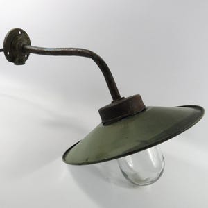 Vintage industrial swan-neck wall light, Outdoor industrial wall sconce, 1950s enamel outdoor lamp, French barn lamp, Industrial lighting