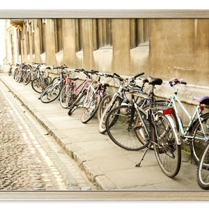 Fahrräder/Fahrräder in der Altstadt von Oxford, England; digitaler Download; Reisefotografie für Wandkunst und Deko; urbane Fotos mit Vintage-Feeling