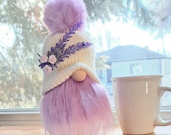 Gnomo de lavanda tejido a mano: decoración primaveral para el hogar
