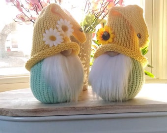 Gnomo tejido a mano: gorro de margarita amarilla o girasol, decoración primaveral