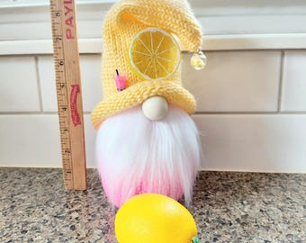 Decorazione a forma di gnomo per limonata rosa con limone