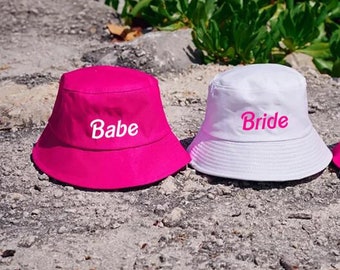 Chapeaux de bob pour mariée et bébé