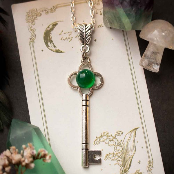 Pendentif Clé du jardin en Onyx verte et chaîne argentée