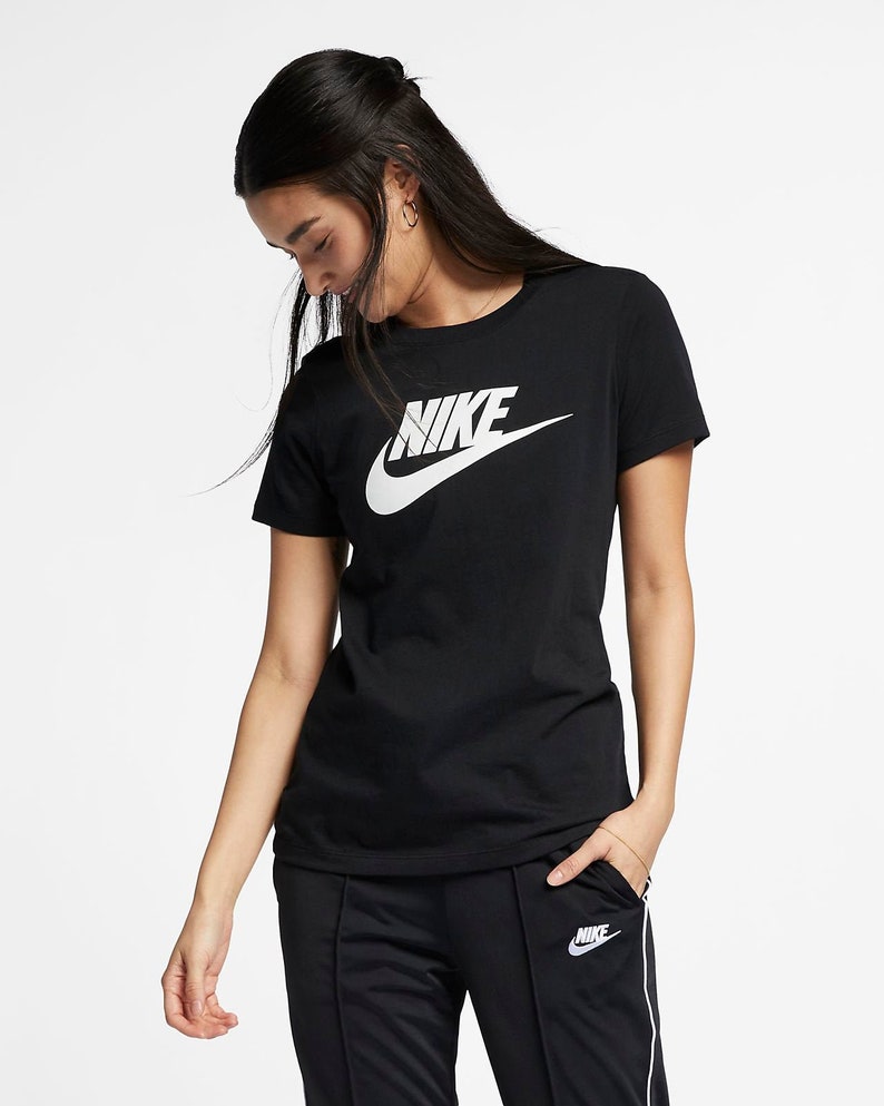 women's nike crew neck t shirt