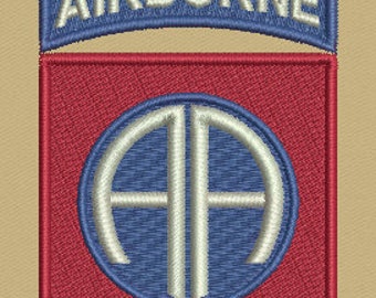 Puede incluir: Un parche bordado en rojo y azul con las palabras "AIRBORNE" sobre un círculo que contiene las letras "AA".