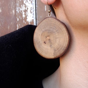 bay laurel wood earrings