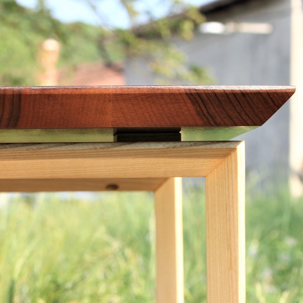 Table basse moderne et élégante en noyer Table basse en bois de noyer et de frêne