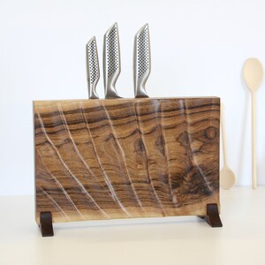Beautiful Magnetic Knife Holder with Carved Structure imagem 9
