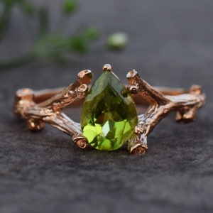 Anillo de compromiso de pera de peridoto, anillo de compromiso de ramita, anillo de peridoto de oro de 14 k, anillo de boda floral, anillo de compromiso verde, piedra de nacimiento de agosto