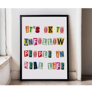 Het is prima om mensen in het echt niet meer te volgen Print, poster met dagelijkse herinnering, poster met bevestiging, kunst aan de muur, motiverende citaatkunst, losgeldbriefje
