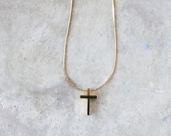 Collier croix en or Dainty femmes, colliers minimalistes petit pendentif tour de cou pour les femmes Cadeau de première communion simple pour fille Petite breloque croix