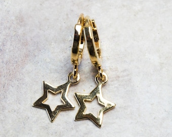 Tiny hoop earrings with small star, Gold star huggie earrings, Small hoop earrings with charm, Sleeper earrings, Gold hoops, Huggie hoops