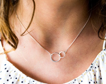 Sterling Silber Interlocking Circle Halskette: Zierlicher Infinity Choker