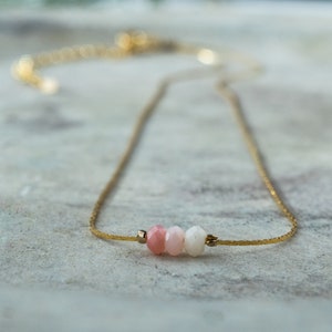 Delicado collar de ópalo, collares minimalistas de ópalo rosa para mujer, regalo de joyería de piedra de nacimiento de octubre para ella, collar de oro fino con cuentas diminutas