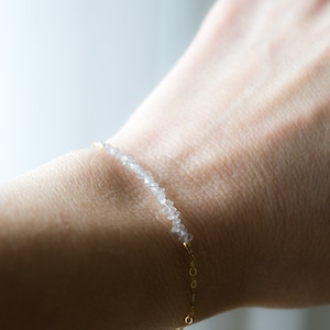 Pulsera de diamantes Herkimer, pulsera de piedras preciosas crudas delicadas, pulsera minimalista llena de oro, joyería fina con diamantes en bruto, joyas de piedra de nacimiento