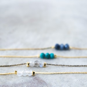 Delicado collar de oro con cuentas diminutas, Collares simples de piedras preciosas para mujer, Gargantilla delicada, Collar en capas, Gargantilla delgada minimalista