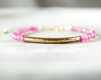 Zartes rosa Turmalin Armband, Feine Perlenarmbänder für Frauen, Oktober Geburtsstein Schmuck, Gold-gefülltes Armband Geschenk für sie Frauen Geschenke