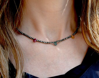 Collar de lágrima de turmalina: gargantilla de piedras preciosas con cuentas de hematita