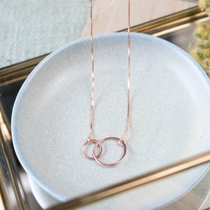 Rose gold interlocking circle necklace, Dainty minimalist infinity necklace, Delicate sister necklace, Rose gold filled chain choker