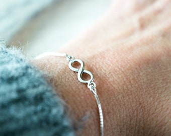 Infinity silver bracelet for women, Friendship bracelet with infinity charm, Adjustable best friend bracelet, Dainty silver charm bracelet