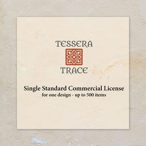 Puede incluir: Una tarjeta beige con el texto "TESSERA TRACE" sobre un diseño floral rojo. Debajo, se lee "Single Standard Commercial License for one design - up to 500 items."