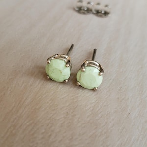 Natürliche Chrysopras 6 mm Runde facettierte Sterling Silber Ohrstecker