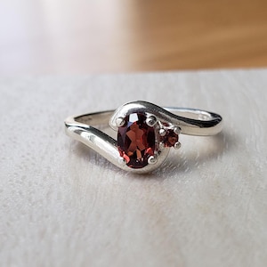 Natural Rhodolite Garnet Oval Faceted Size 6 Ring with Round Faceted Natural Rhodolite Garnet side accent