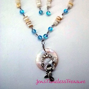 Mystic Blue Mermaid Beads e Natural MOP Chip Perads Mermaid Collana e Orecchini &quot;Swinging and Singing&quot;
