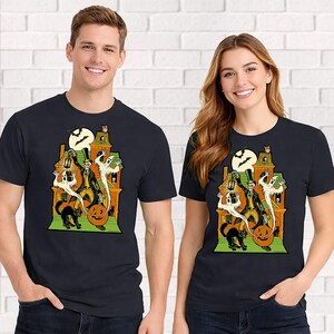 Haunted House T-Shirt – Spooky Skeleton & Ghosts – Unisex Green Short Sleeve 100% Soft Cotton – Professionally Screen Printed immagine 3