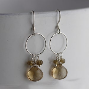 briolette de quartz de champagne et grenat de changement sur boucles d&#39;oreilles argenté sœur sterling, boucles d&#39;oreilles pendentées, boucles d&#39;oreilles en pierres précieuses, cadeaux faits à la main pour elle