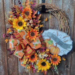 Pretty Fall Grapevine Wreath for your Front Door. Autumn Wreath, Sunflower Wreath