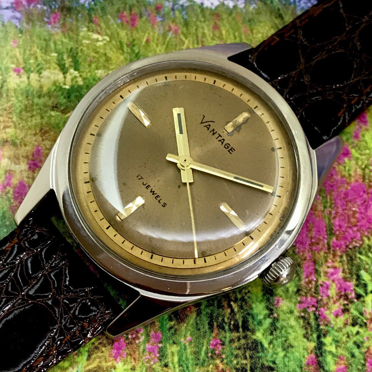 Vintage 1970s Mans VANTAGE Manual Wind Wristwatch Runs Excellent