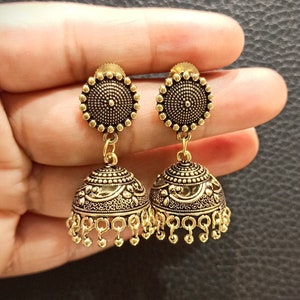 Trendy Indiase gouden koperen Jhumkas-oorbellen, antiek gouden look geoxideerde oorbellen, handgemaakte geoxideerde oorbellen, tempel Jhumka