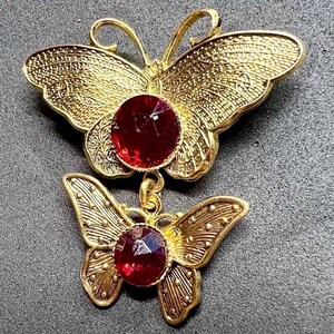 Vintage Gold Victorian Butterfly Brooch Pin Large Red Rhinestones Antique Estate Sale Find image 4