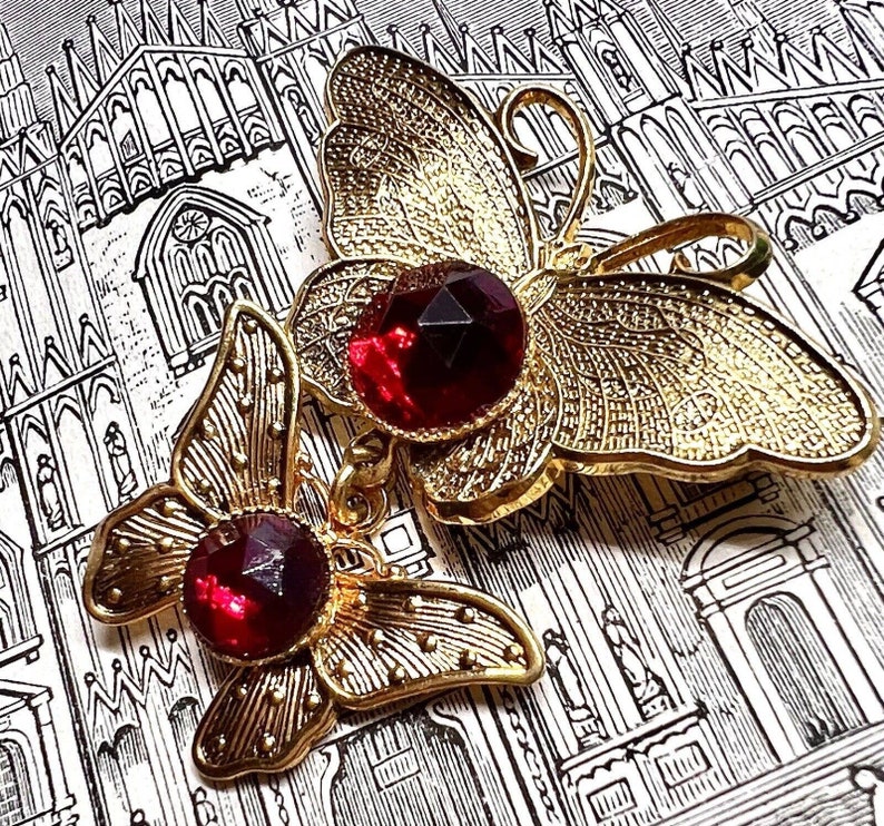 Vintage Gold Victorian Butterfly Brooch Pin Large Red Rhinestones Antique Estate Sale Find image 1