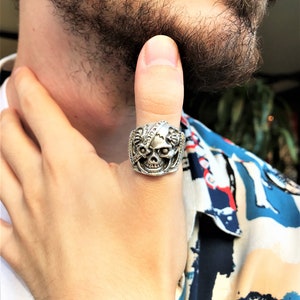 Skull Ring / Custom Design Gothic Death es Head / Handgefertigter Silber Herren Verstellbarer Schmuck / Untote / Zombie / Walker / Voodoo / Geschenk für Ihn