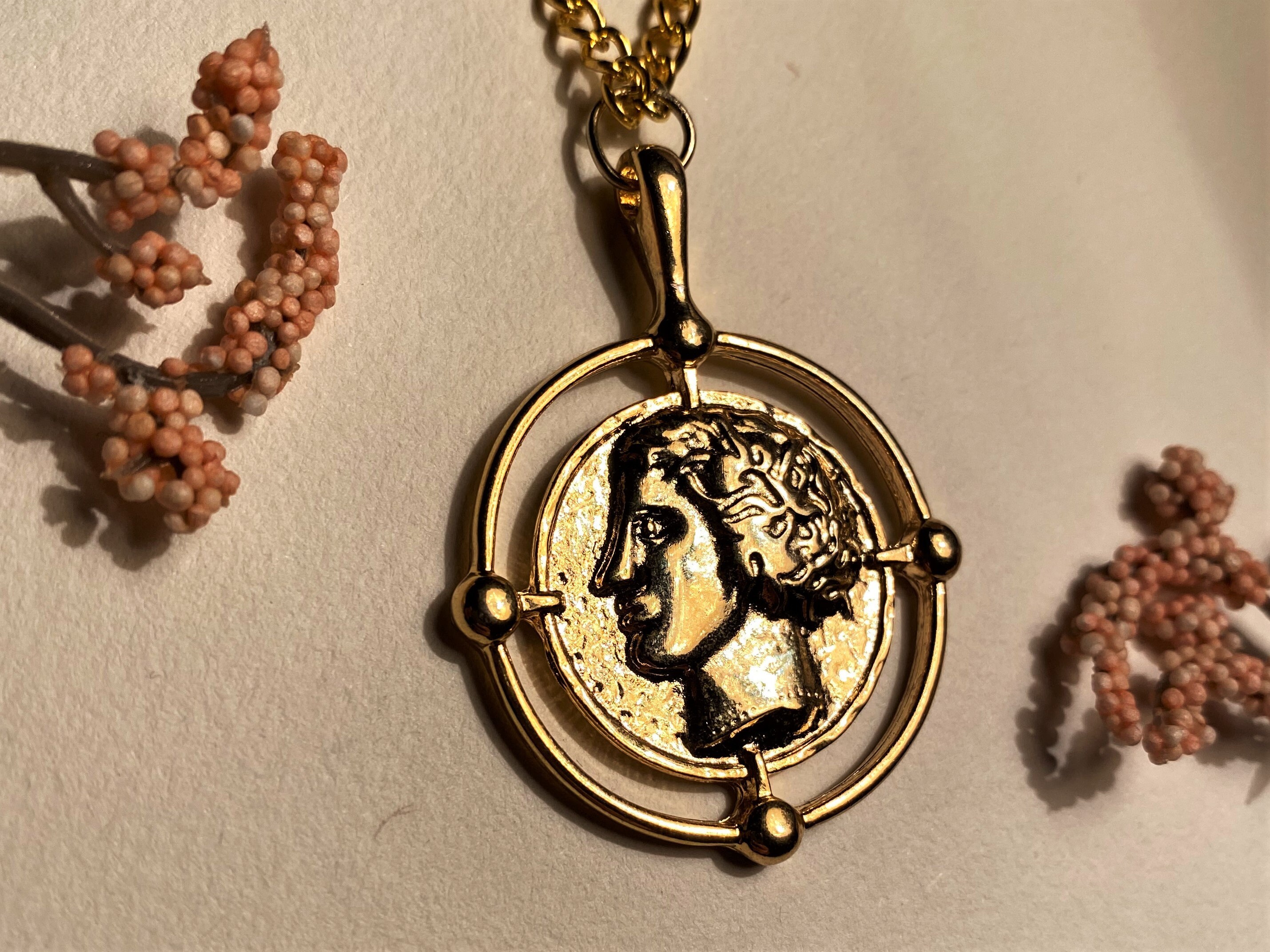 Queen elizabeth necklace gold Clearance