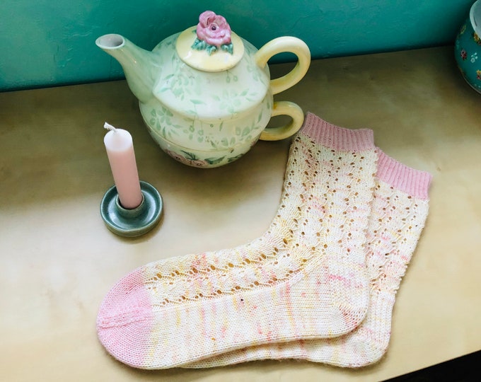 Gathering Shells Socks Digital Knitting Pattern