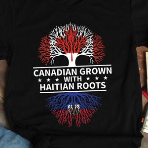 Puede incluir: Camiseta negra con un dise&ntilde;o de &aacute;rbol con las banderas de Canad&aacute; y Hait&iacute;. El texto dice "Canadian Grown with Haitian Roots".