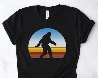 Retro Bigfoot-shirt zonsondergang, Bigfoot-shirts, Bigfoot-cadeaus, Sasquatch-shirts, wandelshirts, campingshirts, Bigfoot-kunst