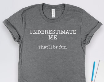 Koszulka „Underestimate Me”, koszulki feministyczne, prezenty feministyczne, koszulka z nadrukiem na rzecz równości i wzmocnienia pozycji kobiet