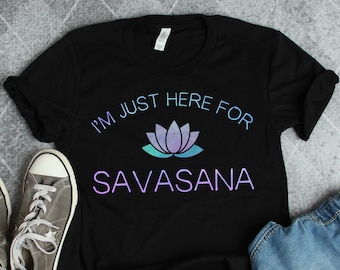 Camisetas de yoga Savasana, regalos de yoga, camisetas de meditación, arte de flor de loto, arte de yoga, camisetas zen, camisetas de clase de yoga