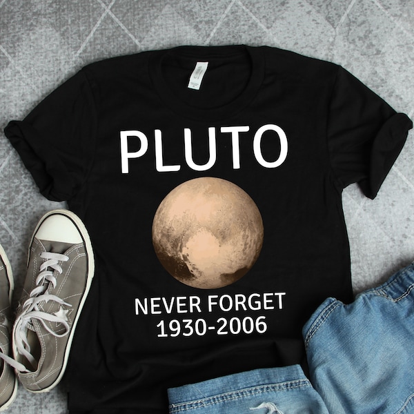 Camiseta "Plutón nunca olvidas", camisetas de Plutón, camisetas del espacio exterior, regalos espaciales, regalos de Plutón, camisetas de planetas, camisetas de ciencia