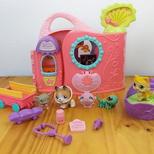 LPS Veterinary &#39;Get Better Centre&#39; Playset / German Shepherd dog + Kitten / Authentic Littlest Pet Shop / Toy Collector